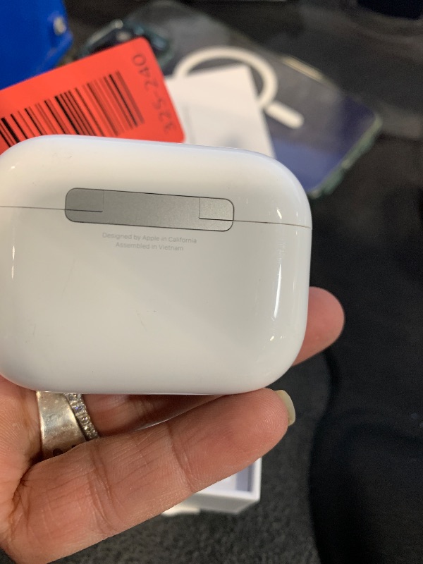 Photo 1 of *USED*
Apple AirPods Pro 3 Wireless Earbuds, Active Noise Cancellation, Live Translation, Heart Rate Sensing,Hearing Aid Feature,Bluetooth Headphones,Spatial Audio, High-Fidelity Sound, USB-C Charging, White