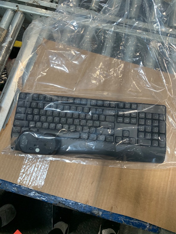 Photo 1 of *** SIMILAR IMAGE UNKNOWN MODEL**seenda Wireless Bluetooth Keyboard and Mouse Combo, COE200 Ergonomic Wireless Keyboard Mouse with Wrist Rest, Multi-Device Connection, Full-Size, Compatible for Computer/Laptop/Mac/MacBook, Black