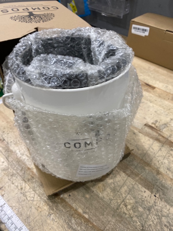 Photo 1 of ***MISSING LID***
Perfnique Kitchen Compost Bin, 1.3 Gallon Countertop Compost Bin with Lid, Indoor Compost Bucket Includes Inner Bucket Liner and Carbon Filter, Small Compost Bin (Without Bags, Cream)