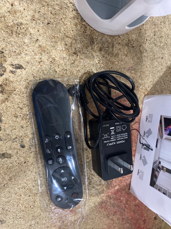 Photo 1 of ?Electric Focus?Magcubic Mini Projector 4K Support, Portable Projector with WiFi 6 and Bluetooth 5.4, Smart Proyector, 5W Soundbase Speaker, 180°Rotation for Home Theater