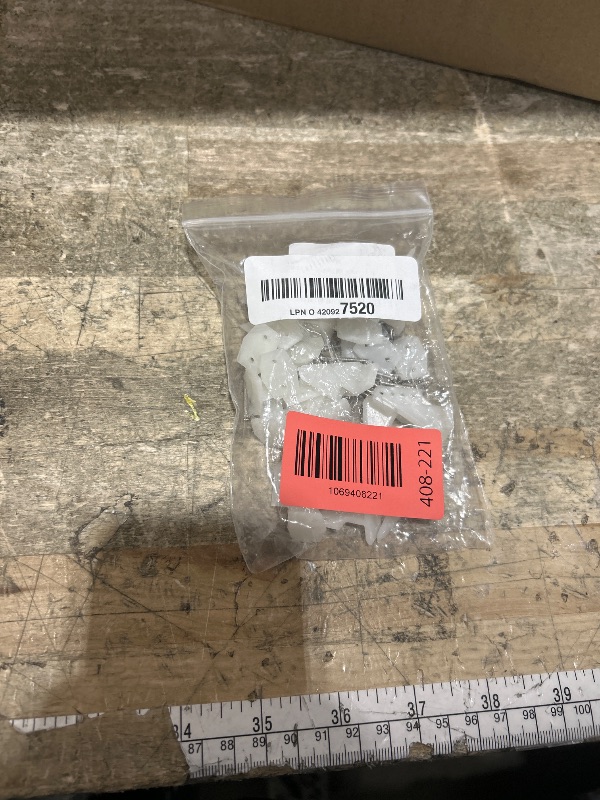 Photo 1 of 20PCS Plastic Control Horn 4 Hole Control Horn with Screws for RC Airplane Plane Helicopter DIY Model Toy Parts (M2x18mm)