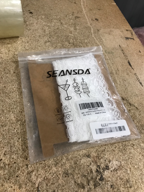 Photo 1 of 1.1 inch lace Trim, 10 Yards Long White Ribbon, Vintange Floral lace for Custume Sewing, Handcrafts, Gift Wrapping, Home Decor (10 Yards 8209White)