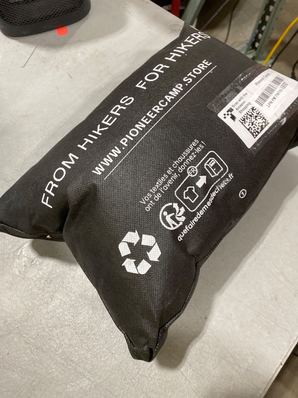 Photo 1 of Mens Hooded Puffer Jacket Mens Lightweight Winter Jacket Packable Puffy Jacket Thermal Winter Coats for Men Travel Ski