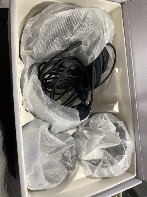 Photo 1 of PlayStation VR2 Horizon Call of The Mountain™ Bundle (PSVR2)