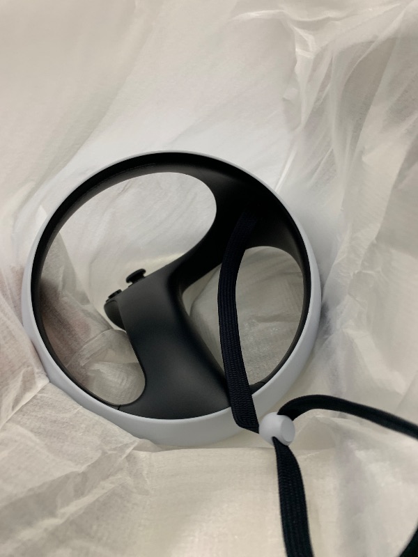 Photo 1 of PlayStation VR2 Horizon Call of The Mountain™ Bundle (PSVR2)