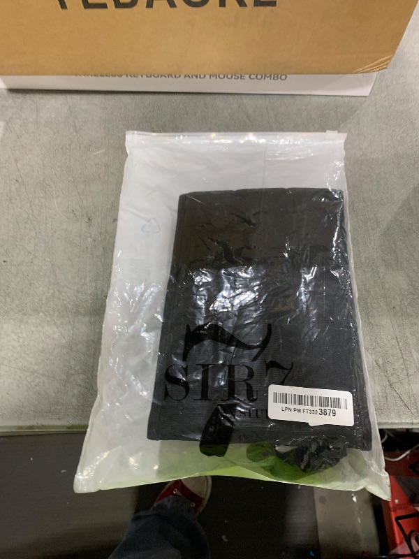 Photo 1 of 1 Pack No-Collapse Airplane Foot Hammock–Adjustable Foot Hammock for Plane Travel with Thick Bamboo Base, Lightweight Travel Footrest for Office, Flights(Black)