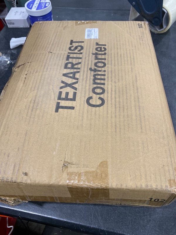 Photo 1 of TEXARTIST Premium 2100 Series Queen Comforter All Season Breathable White Comforter Soft 4D Spiral Fiber Quilted Down Alternative Duvet Insert with Corner Tabs Luxury Hotel Style (88"x88")