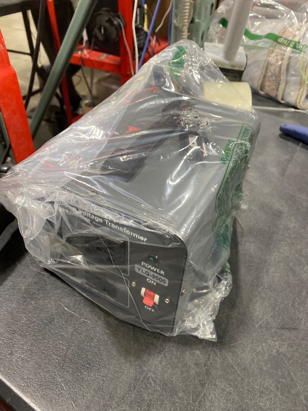 Photo 1 of Yinleader Voltage Converter Transformer 3000w Step Up/Down Power Converter 110-120V to 220-240V/220-240V to 110-120V, with 2 US & 2 Universal Outlets, Circuit Breaker Protection (Grey)