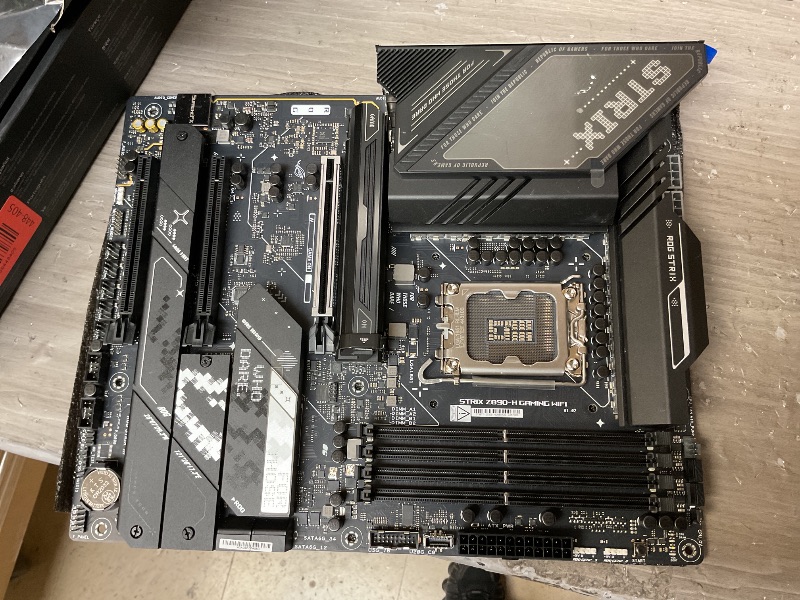 Photo 1 of ASUS ROG Strix Z890-H Gaming WiFi Z890 LGA 1851 ATX Motherboard, Intel® Core™ Ultra Series 2 Ready, Advanced AI PC-Ready, 16+2+1+2 Stages, DDR5, 5Gb LAN, WiFi 7, 4X M.2, PCIe 5.0, USB Type-C®, AI OC