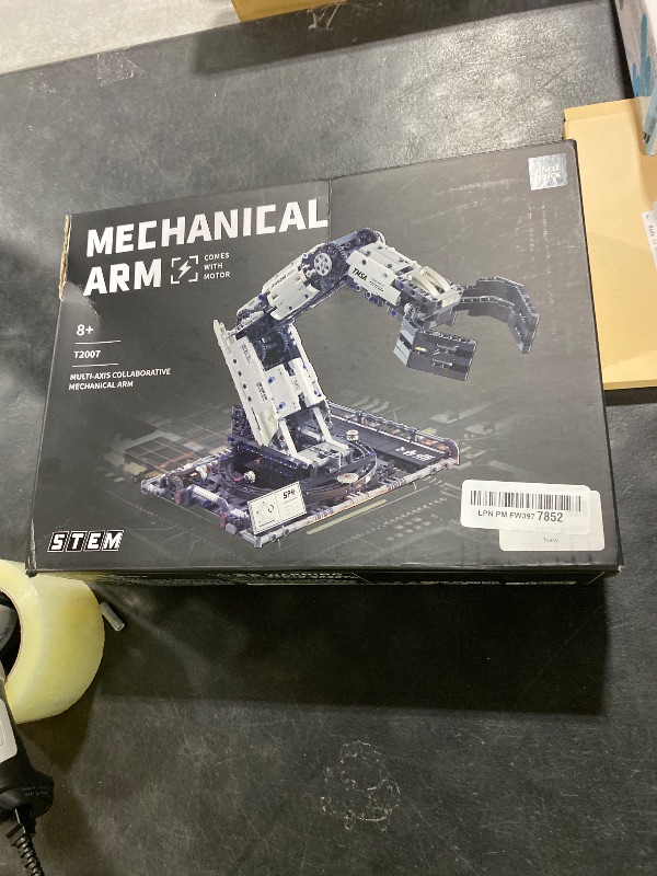 Photo 1 of UNCLE BRICK Mechanical Technical Arm Building Blocks Set,Toy Set with Remote Control and 8-Way Control,STEM Educational Toys,Set for Boys and Girls 8-14,Technic Robotic Arm Set for Adult(784Pcs)