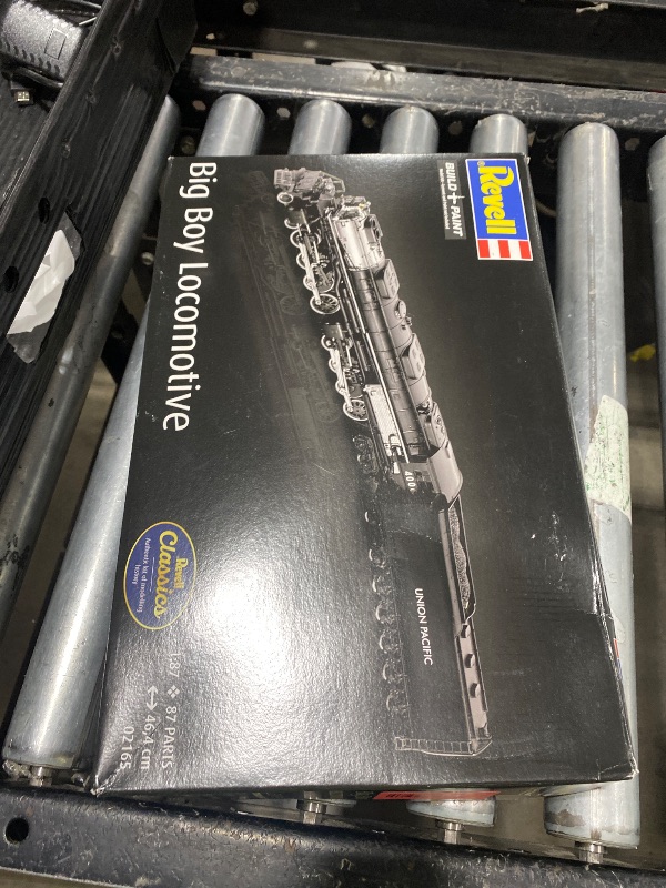 Photo 1 of *********READ CLERK NOTES**********  
Revell 02165 Big Boy Locomotive