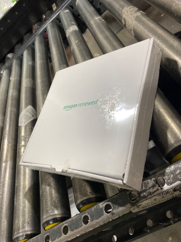 Photo 1 of Apple iPhone 16 Pro, US Version, 256GB, Desert Titanium - Unlocked (Renewed Premium)