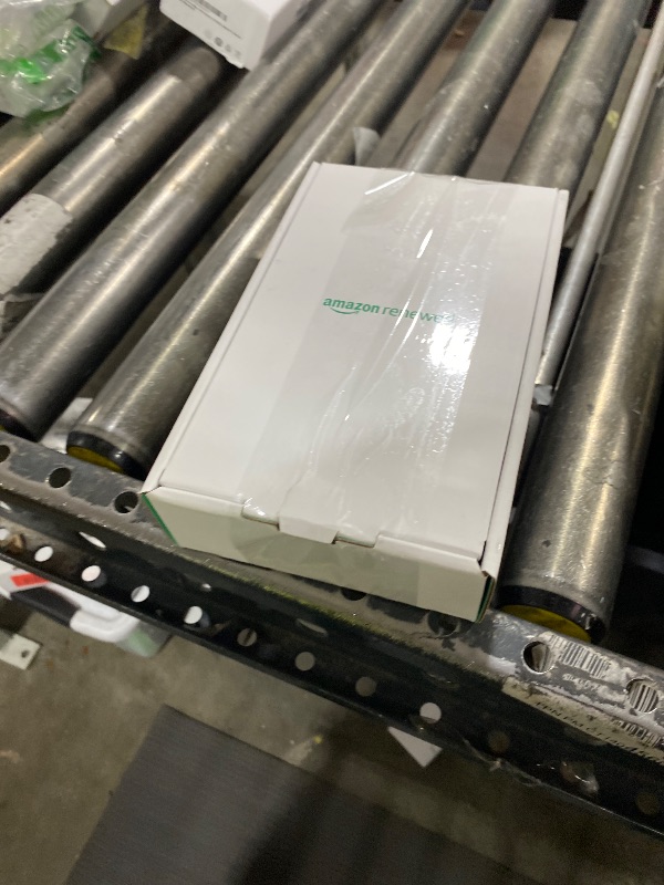 Photo 1 of Apple Watch Ultra [GPS + Cellular 49mm] Titanium Case with Midnight Ocean Band, One Size (Renewed Premium)