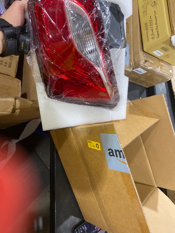 Photo 1 of Lochnchn Halogen Tail Light Assembly Compatible with Chevy Equinox 2018 2019 2020 Right Passenger Side Taillight Rear Outer Tail Lamp Replace 84769836