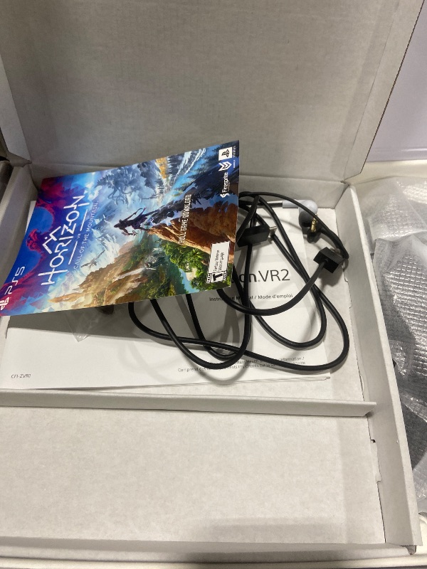Photo 1 of PlayStation VR2 Horizon Call of The Mountain™ Bundle (PSVR2)