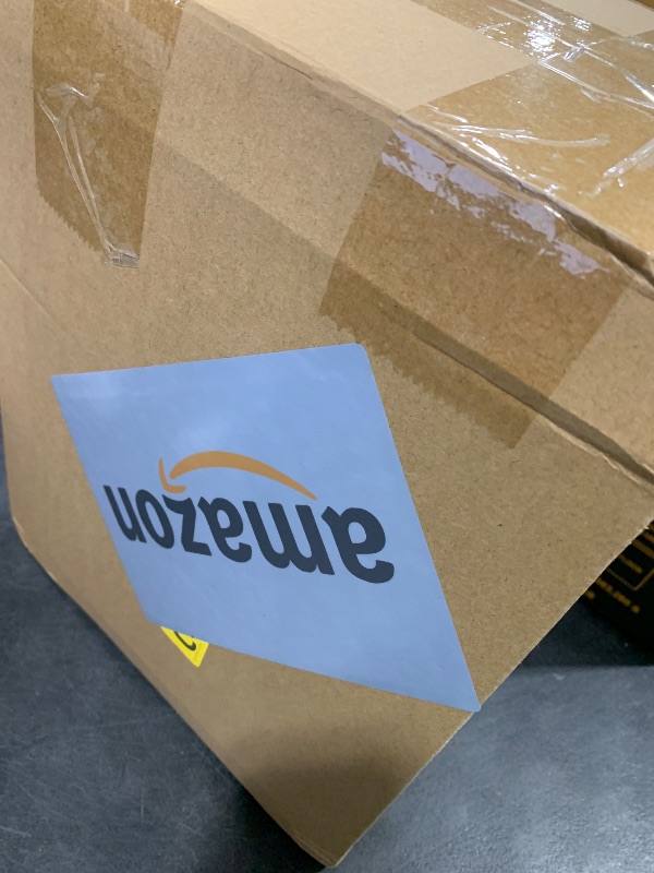 Photo 1 of Gerrii 50 Pcs Metallic Mini Champagne Bottle Candy Container Shaped Jars Gold Plastic DIY Favor Candy Bottle Wedding Party Favor Containers with Gift Tags Gold Strings and 65.6ft Rope