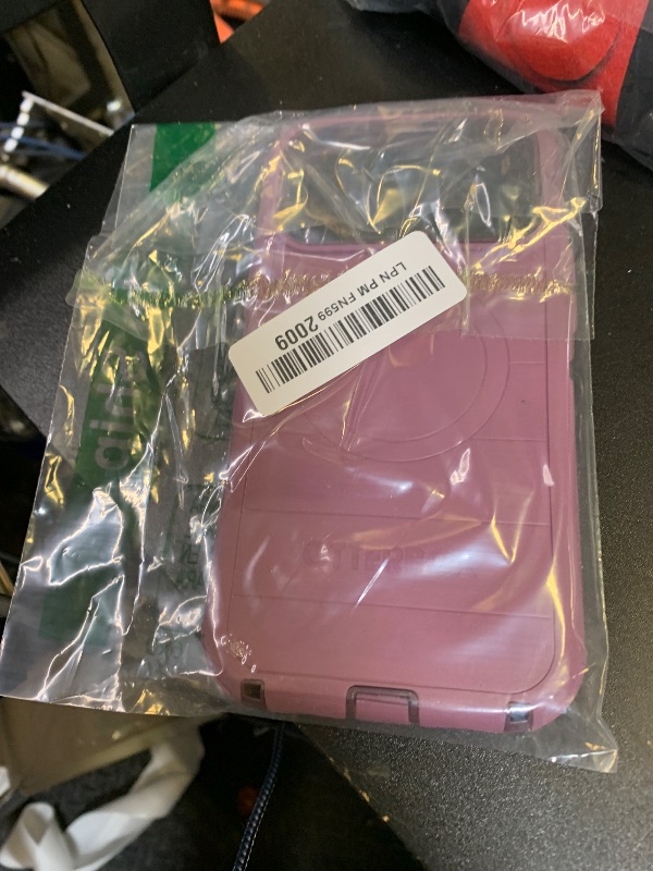 Photo 1 of iphone 17 pro max case otterbox