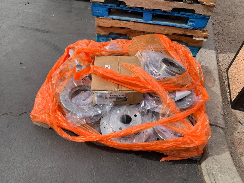 Photo 1 of SOLD AS IS!!!! PALLET OF UNITHUB Front Drilled and Slotted Brake Pads and Rotors Kit Ceramic Automotive Replacement Brake Kits Vented 13.23 Inch Compatible for Ram 1500 Compatible for Chrysler Aspen 2006-2023 (14 Pcs)
RETURNS NOT ACCEPTED 