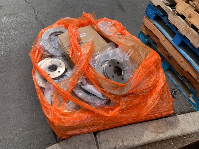 Photo 1 of SOLD AS IS!!!! PALLET OF UNITHUB Front Drilled and Slotted Brake Pads and Rotors Kit Ceramic Automotive Replacement Brake Kits Vented 13.23 Inch Compatible for Ram 1500 Compatible for Chrysler Aspen 2006-2023 (14 Pcs)
RETURNS NOT ACCEPTED 
