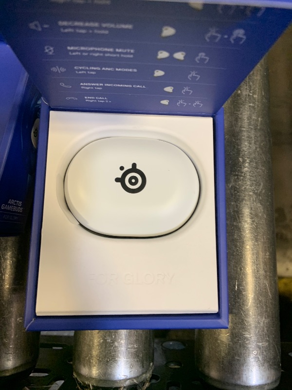 Photo 1 of SteelSeries Arctis GameBuds for PlayStation/PC/Switch/Mobile — Quick-Switch 2.4GHz + Bluetooth 5.3 — Active Noise Cancelling — 100+ Game Audio Presets — 40H Battery with Qi Charging Case - White