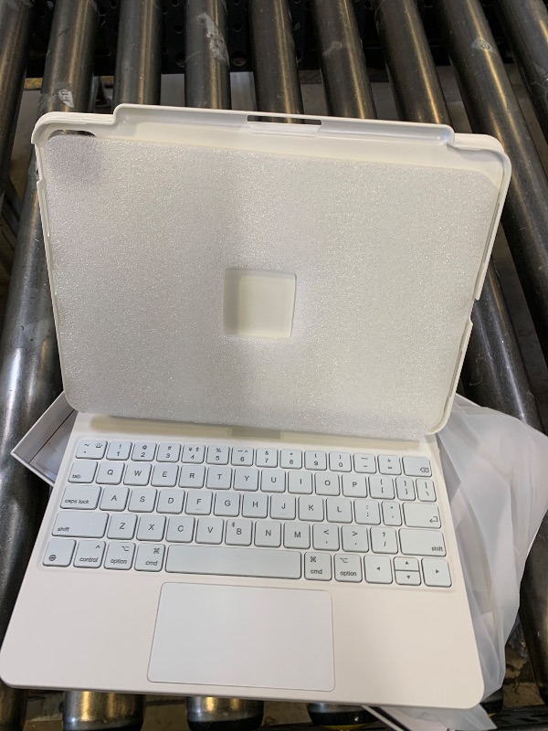 Photo 1 of Magic Keyboard Case Compatible with iPad Air 11-inch M3/M2(2025/2024), Pro 11-inch (4th/3rd/2nd/1st) Gen, 10.9-inch Air 5th/4th Gen with Pencil Holder, Can Vertical and Horizontal, White[NOT FOR M4]