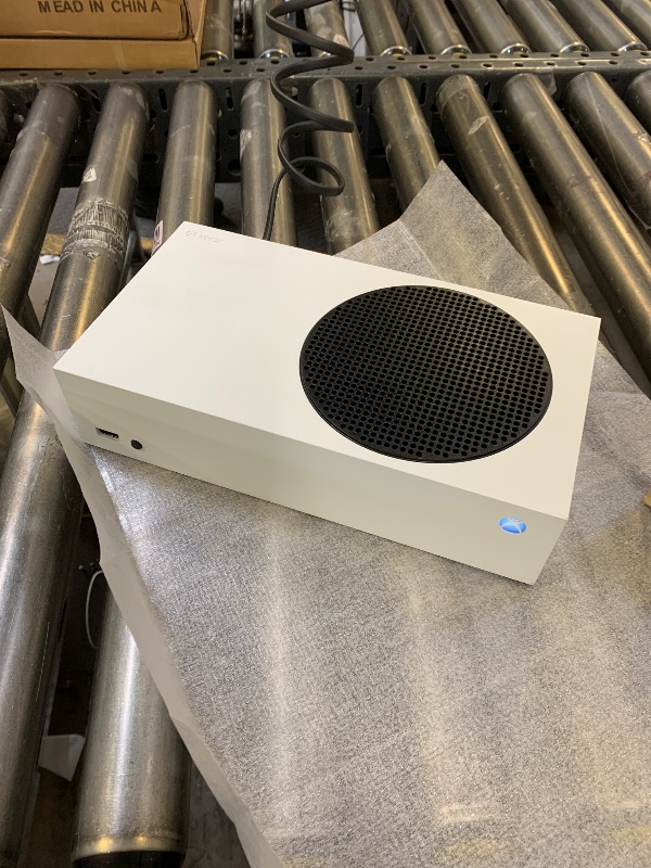 Photo 1 of Xbox Series S - All Digital Gaming Console - 512GB SSD - Includes Wireless Controller - 120FPS (Renewed Premium)