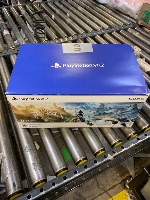 Photo 1 of PlayStation VR2 Horizon Call of The Mountain™ Bundle (PSVR2)