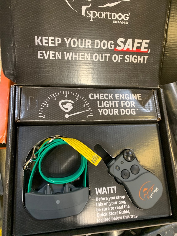 Photo 1 of SportDOG FieldSentinel 825 Remote Trainer with Bodyguard Health Alerts - Monitor Heart Rate & Exertion - Half-Mile Range Trainer - Static, Tone, & Vibration Modes