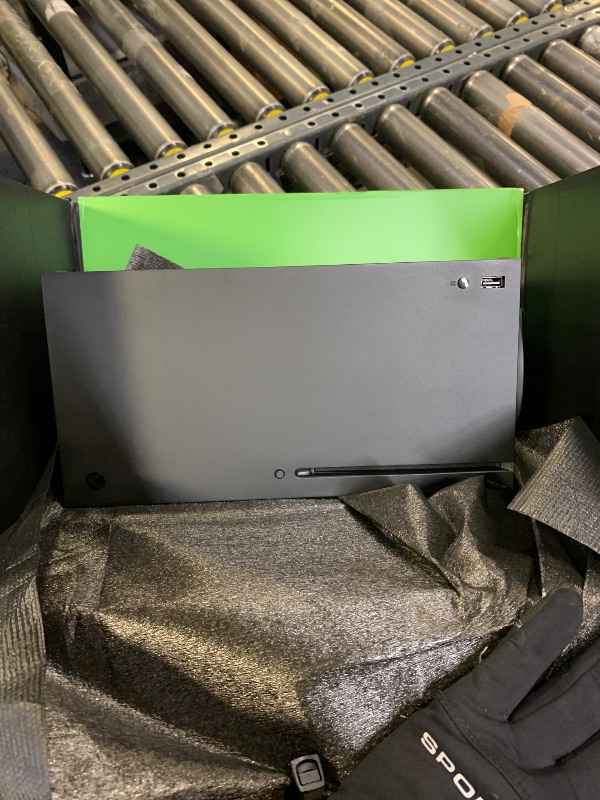 Photo 1 of XBOX Series X 1TB SSD