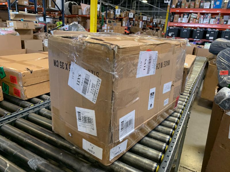 Photo 1 of Dandat 100 Pcs Clear Round Charger Plates 13 Inch Plastic Dinner Decorative Charger Service Plates with Beaded Rim for Wedding Birthday Party Events Dinner Table Decoration(Gold)