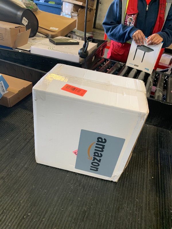 Photo 1 of DaYammi 150Pcs Pink Plastic Plates with Gold Rimmed,Heavy Duty Plastic Plates - Pink Disposable Plate Included 30 Dinner plate,30 Dessert plate,30 Knives,30 Forks,30 Spoons for Valentine's Day Party