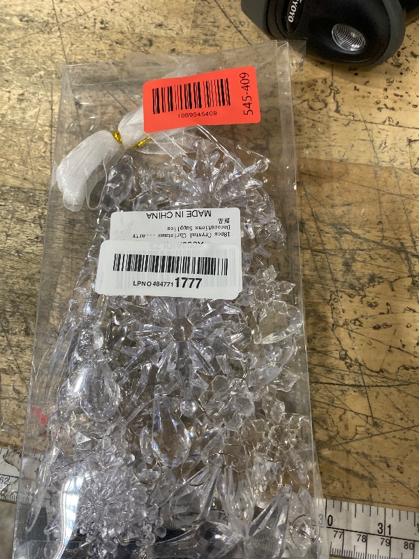 Photo 1 of 18pcs Crystal Christmas Ornaments for Tree Decorations-Hanging Acrylic Snowflake Icicle Ornaments with Drop Pendants for Winter Wonderland Chandelier Crystals Decorations Supplies