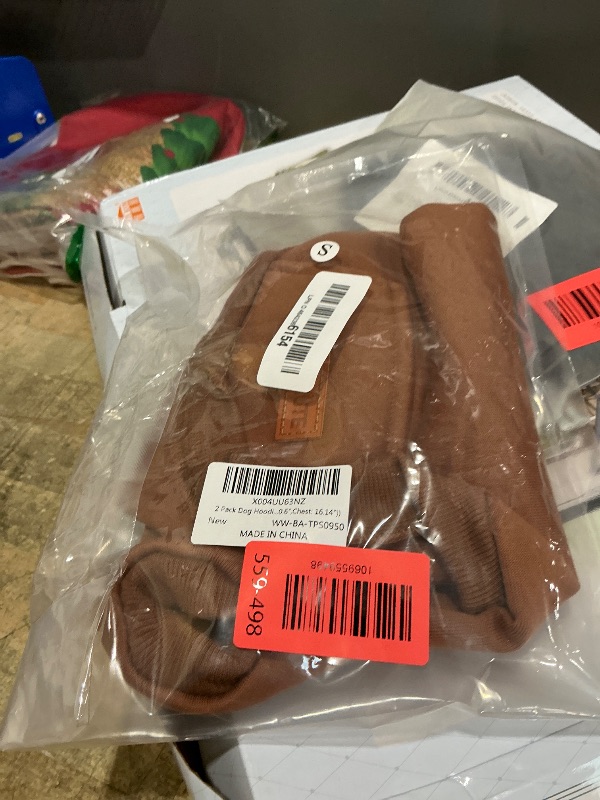 Photo 1 of 1 Pack Dog Hoodie Warm Hood Dog Sweater Cold Weather Small Dogs Sweatshirt Comfort Pet Clothes for Small Medium Dogs with Pockets Cats Chihuahua Clothes for Male Female Girl Boy Sporty Daily Wear