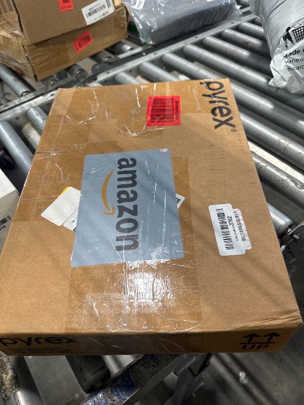 Photo 1 of *MINOR DAMAGE - USED*
Pyrex Deep Glass Baking Dish with Plastic Lid, Deep Casserole Dish, Glass Food Container, Oven, Freezer and Microwave Safe, Clear Container, 7x11