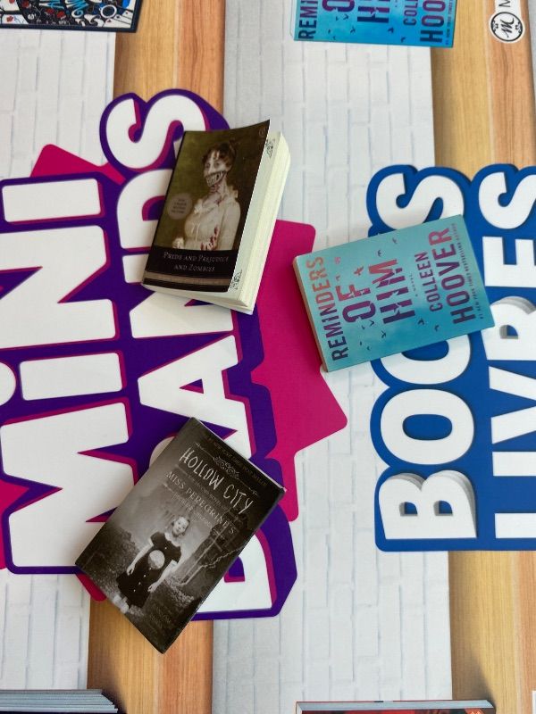 Photo 1 of *MINOR DAMAGE*
Mini Brands Books Advent Calendar by ZURU, Collectible Seasonal Toys for Girls, Boys, and Collectors