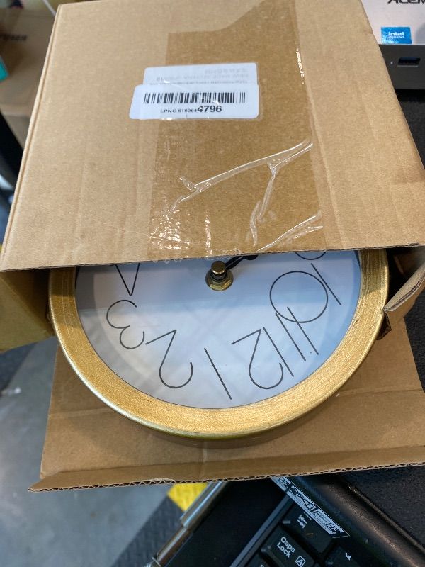 Photo 1 of *UNTESTED*
VinSees Modern Golden Table Clock on Stand, Decorative Desk and Shelf Clock, Mantel Clock Farmhouse Clock Non-Ticking, Home Décor for Living Room, Bedroom, Bedside, Desk, Gift Clock (Gold)