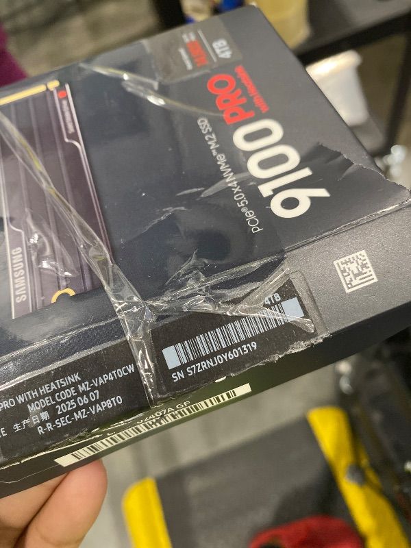 Photo 1 of *UNTESTED*
Samsung SSD 9100 PRO with Heatsink 4TB, PCIe 5.0x4 M.2 2280, Seq. Read Speeds Up to 14,800/13,400 MB/s, Best for AI Computing, Gaming, and Heavy Duty Workstations (MZ-VAP4T0CW)
