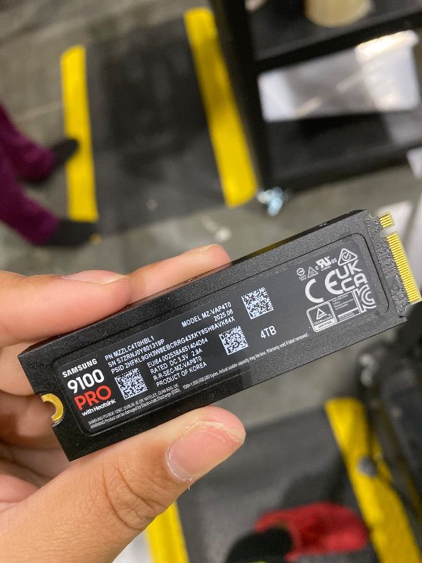 Photo 1 of *UNTESTED*
Samsung SSD 9100 PRO with Heatsink 4TB, PCIe 5.0x4 M.2 2280, Seq. Read Speeds Up to 14,800/13,400 MB/s, Best for AI Computing, Gaming, and Heavy Duty Workstations (MZ-VAP4T0CW)