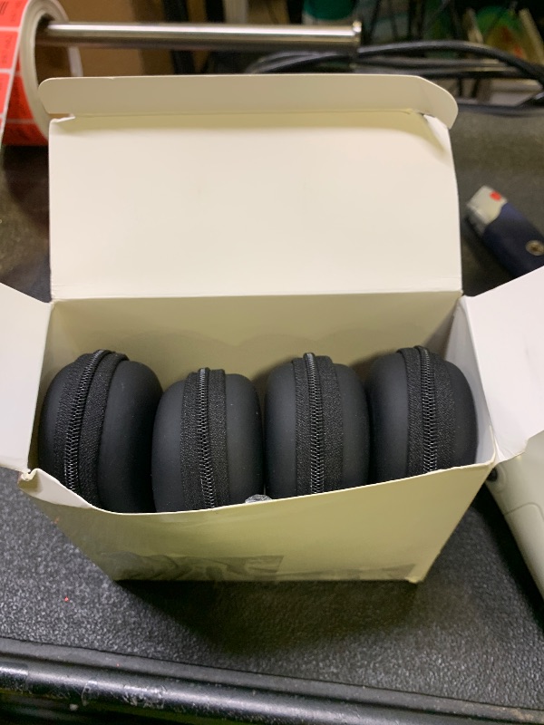 Photo 1 of ?4 Units? Presentation Clicker with 4 Cases Wireless Presenter Remote PowerPoint Pointer Slide Advancer for Mac Laptop PC Computer Keynote