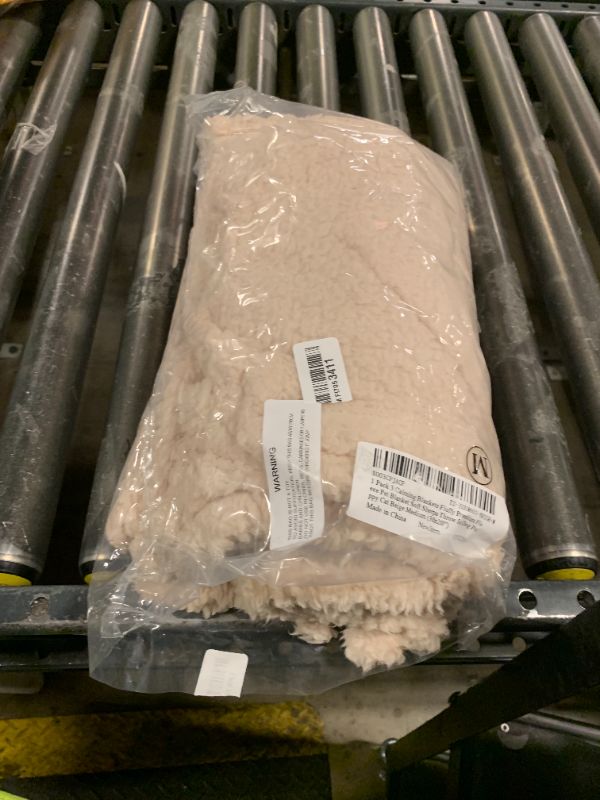 Photo 1 of 1 Pack 3 Calming Blankets Fluffy Premium Fleece Pet Blanket Soft Sherpa Throw for Dog Puppy Cat Beige Medium (30" x20'')