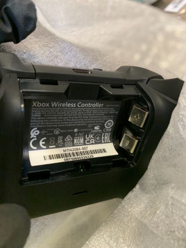 Photo 1 of *INCOMPLETE** Xbox Series X - Gaming Console - 1TB SSD - Includes Wireless Controller - 4K Gaming - 120FPS - Carbon Black