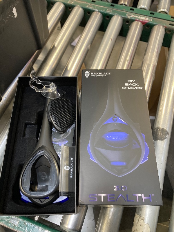 Photo 1 of baKblade 3.0 Back Shaver – 23" Handle – Includes 3 Extra Blade Refills – Pain-Free Shave for Men