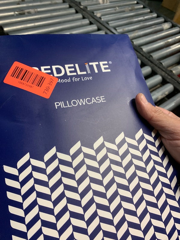 Photo 1 of ***FACTORY SEALED***BEDELITE Standard Pillow Cases Set of 2, Rayon Derived from Bamboo, Cooling Pillow Cases for Hot Sleepers & Night Sweats, Breathable Silky Soft Envelope Pillowcases(Blue, 20"x26")
