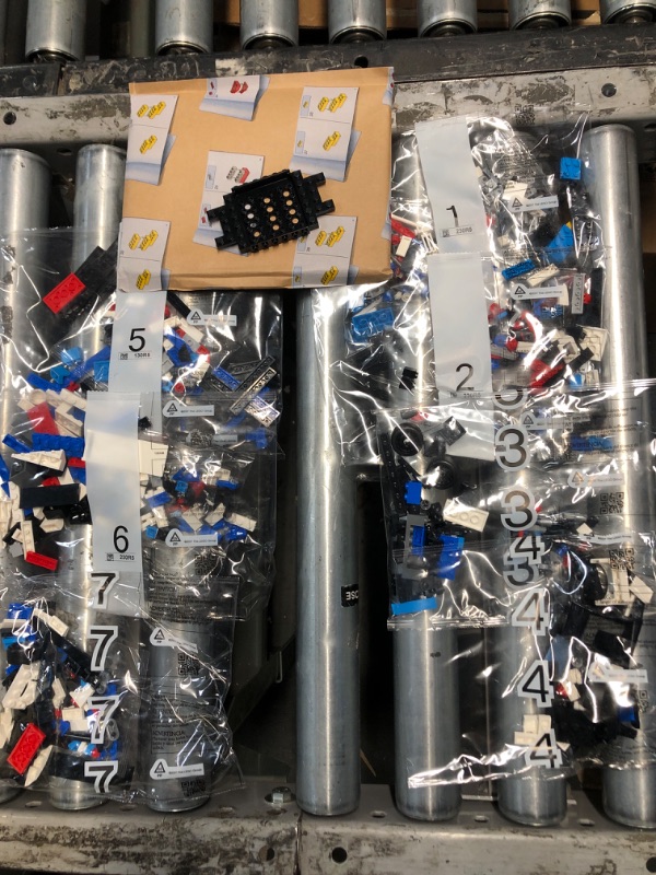 Photo 1 of ****NEW OPEN FOR INSPECTION****LEGO Speed Champions BMW M4 GT3 & BMW M Hybrid V8 Race Cars, BMW Toy for Kids with 2 Buildable Models and 2 Driver Minifigures, Car Toy Birthday Gift Idea for Boys and Girls Ages 9 and Up, 76922