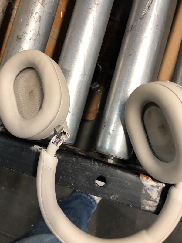 Photo 1 of *********PRODUCT DOES TURN ON********MAGAR DAMAGE*****Sony WH-1000XM5 Premium Noise Canceling Headphones, Auto NC Optimizer, 30-Hour Battery, Alexa Voice Control, Silver