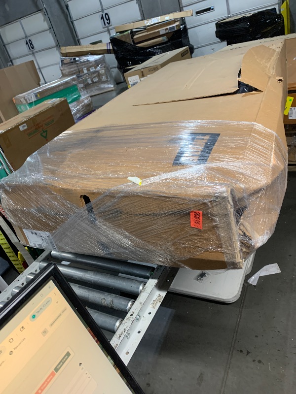 Photo 4 of Thule 615 Pulse Rack, Large, Black