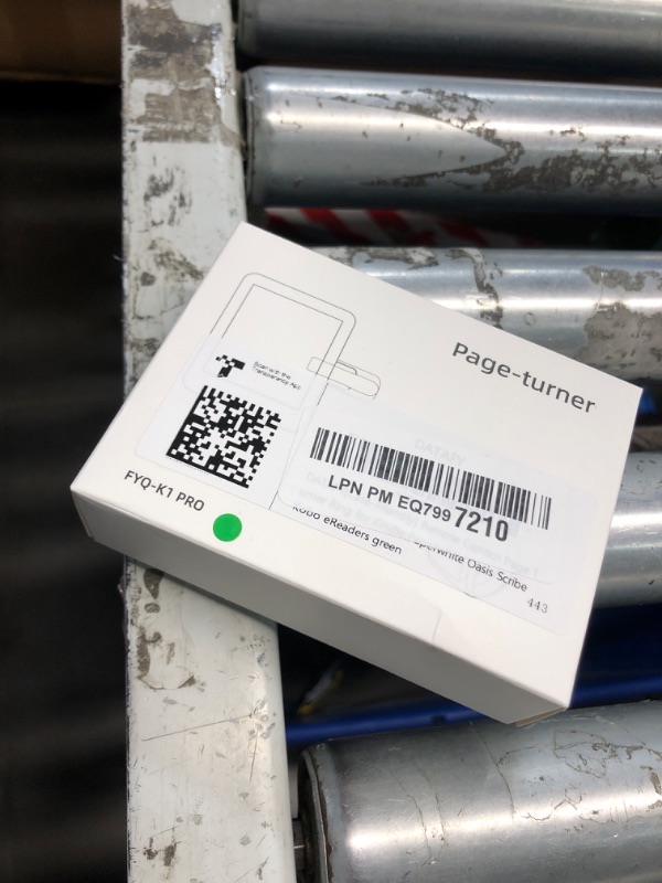 Photo 1 of [Case-Friendly] Remote Control Page Turner Ring for Kindle Paperwhite Oasis Scribe Kobo eReaders, Camera Camcorder Remote Controls, Page Turner Clicker for iPhone ipad Tablets with Storage Bag Green