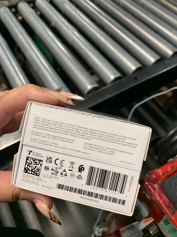 Photo 1 of ***(PARTS ONLY/ NON FUNCTIONAL)***Fitbit Versa 4 Fitness Smartwatch with Daily Readiness, GPS, 24/7 Heart Rate, 40+ Exercise Modes, Sleep Tracking and more, Waterfall Blue/Platinum, One Size (S & L Bands Included)