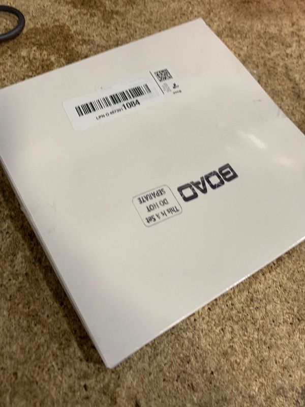 Photo 1 of 1600 Pieces 3 Size Winter Snowflake Confetti Snowflake Glitter Confetti Table Decor for Winter Party Wonderland Party Supplies DIY Craft Christmas Xmas(White)