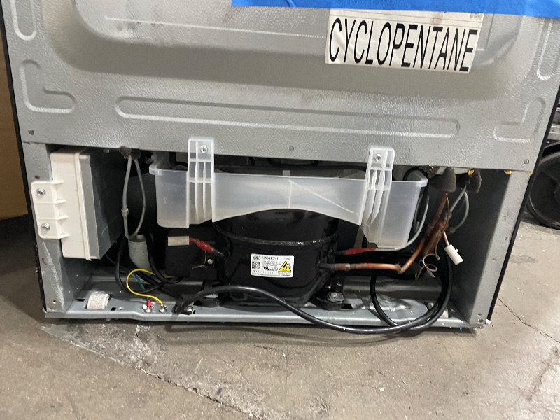 Photo 1 of ***PARTIAL SET - PRICE ADJUSTED***
Galanz GLF11US2A16 Upright Temperature Control Convertible Refrigerator/Freezer, Stainless Steel, 11 Cu.Ft